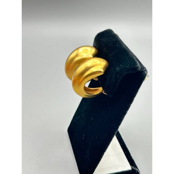 Signed GJD Ginnie Johansen Design Clip On Hoops Earrings Matte Gold Tone - Picture 5 of 10